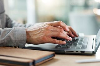 Tajný vzkaz i opakující se klišé. Na co pozor, když za vás práci hledá AI - Seznam Zprávy